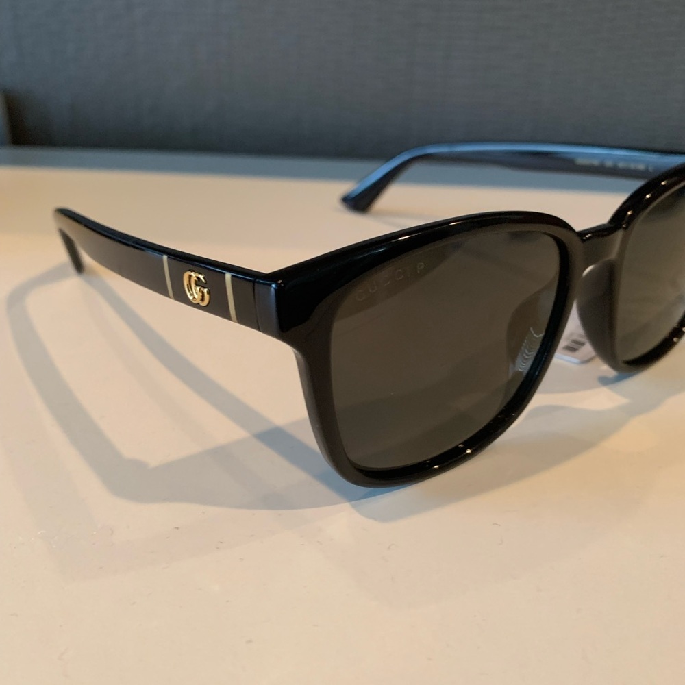 Gucci Classic Black Men's Sunglasses - Picture 13 of 16